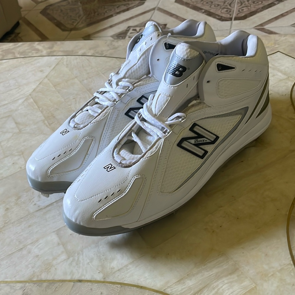 NLOCK CLEATS BY NEW BALANCE SIZE 15